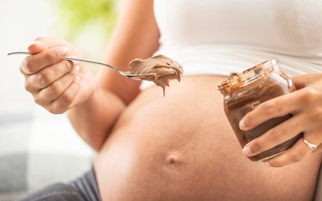 Grávida pode comer pasta de amendoim? Faz bem para o bebê?